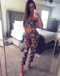 Chelsea Green feet photo thumbnail