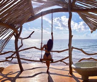 Nicole Scherzinger feet photo thumbnail