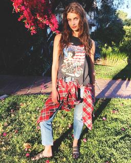 Taylor Hill feet photo thumbnail
