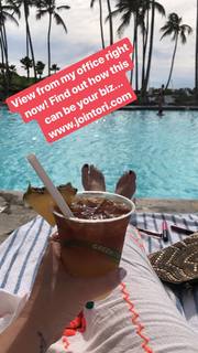 Tori Spelling feet photo thumbnail