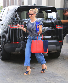 Reese Witherspoon feet photo thumbnail