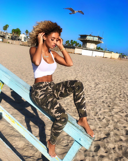 Jena Frumes feet photo thumbnail