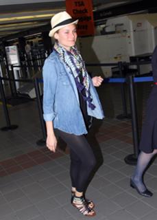 Diane Kruger feet photo thumbnail