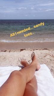 Priyanka Chopra Jonas feet photo thumbnail