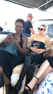 Jessica Chastain feet photo thumbnail