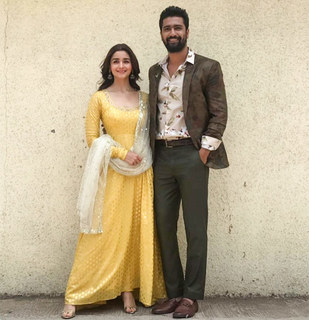 Alia Bhatt feet photo thumbnail
