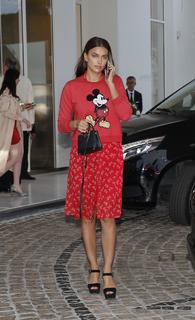 Irina Shayk feet photo thumbnail