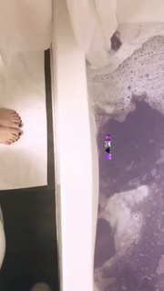 Dove Cameron feet photo thumbnail