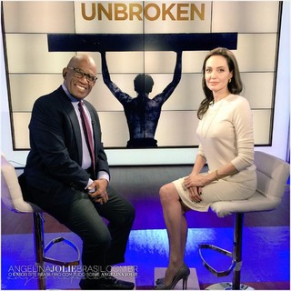 Angelina Jolie feet photo thumbnail