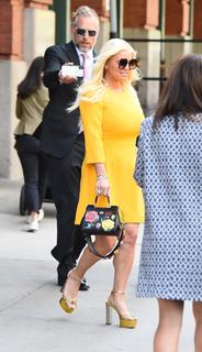 Jessica Simpson feet photo thumbnail