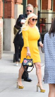 Jessica Simpson feet photo thumbnail