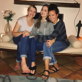 Eliza Dushku feet photo thumbnail