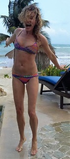 Rebecca Romijn feet photo thumbnail