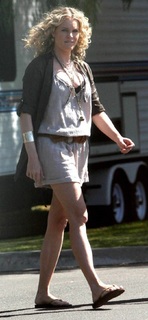 Rebecca Romijn feet photo thumbnail