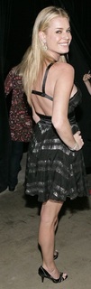 Rebecca Romijn feet photo thumbnail