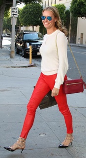 Rebecca Romijn feet photo thumbnail