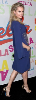 Rebecca Romijn feet photo thumbnail