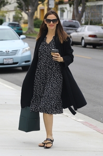 Jennifer Garner feet photo thumbnail