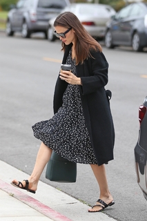 Jennifer Garner feet photo thumbnail