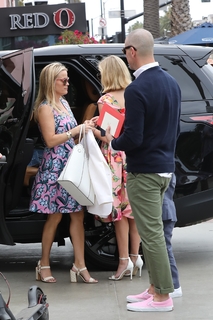 Reese Witherspoon feet photo thumbnail