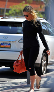Chelsea Handler feet photo thumbnail