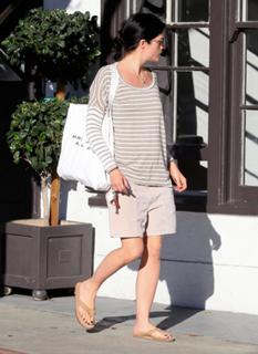 Selma Blair feet photo thumbnail