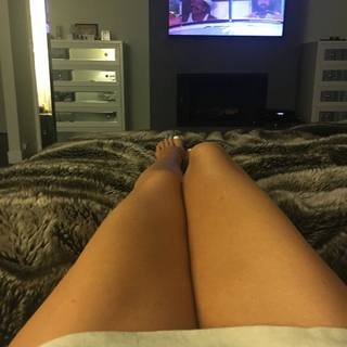 Carmen Electra feet photo thumbnail