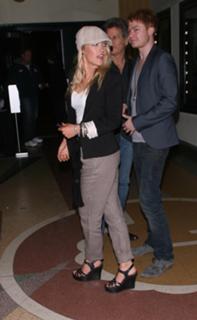 Emily Osment feet photo thumbnail