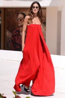 Izabel Goulart feet photo thumbnail