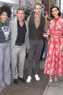Morena Baccarin feet photo thumbnail