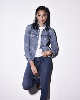 Gal Gadot feet photo thumbnail