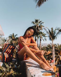Shay Mitchell feet photo thumbnail