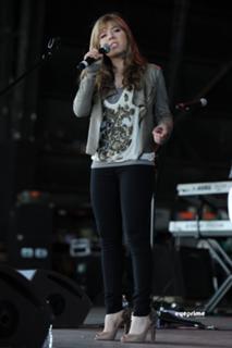 Jennette McCurdy feet photo thumbnail