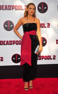 Blake Lively feet photo thumbnail