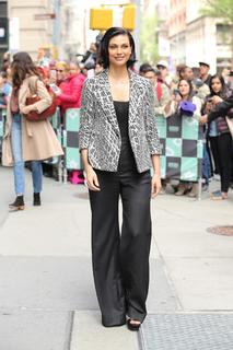 Morena Baccarin feet photo thumbnail