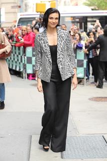 Morena Baccarin feet photo thumbnail
