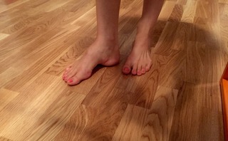 Emma Lovett feet photo thumbnail