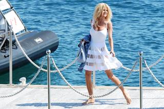 Victoria Silvstedt feet photo thumbnail