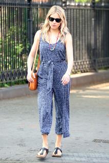 Sienna Miller feet photo thumbnail