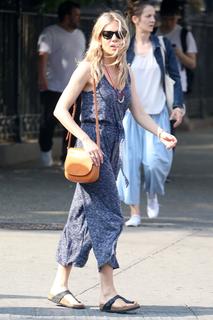 Sienna Miller feet photo thumbnail
