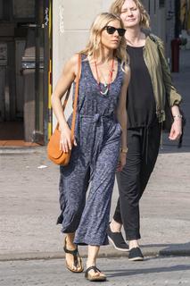 Sienna Miller feet photo thumbnail