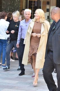 Holly Willoughby feet photo thumbnail