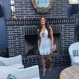 Nikki Garcia feet photo thumbnail
