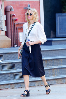 Naomi Watts feet photo thumbnail