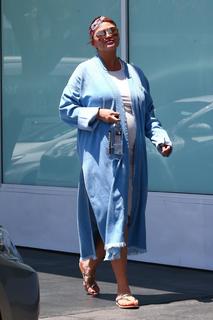 Chrissy Teigen feet photo thumbnail