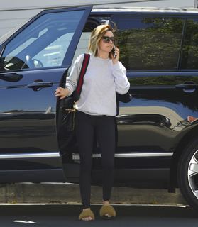 Ashley Tisdale feet photo thumbnail