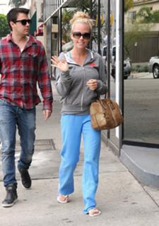 Kendra Wilkinson feet photo thumbnail