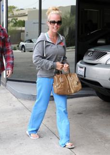 Kendra Wilkinson feet photo thumbnail