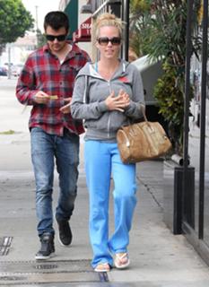 Kendra Wilkinson feet photo thumbnail