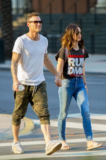Megan Fox feet photo thumbnail